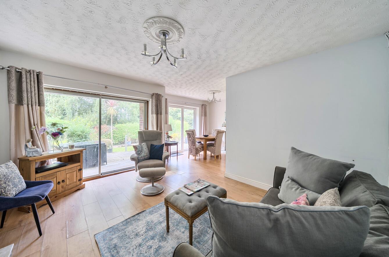 Mendip Close, Fforestfach, Swansea, SA5 5AB